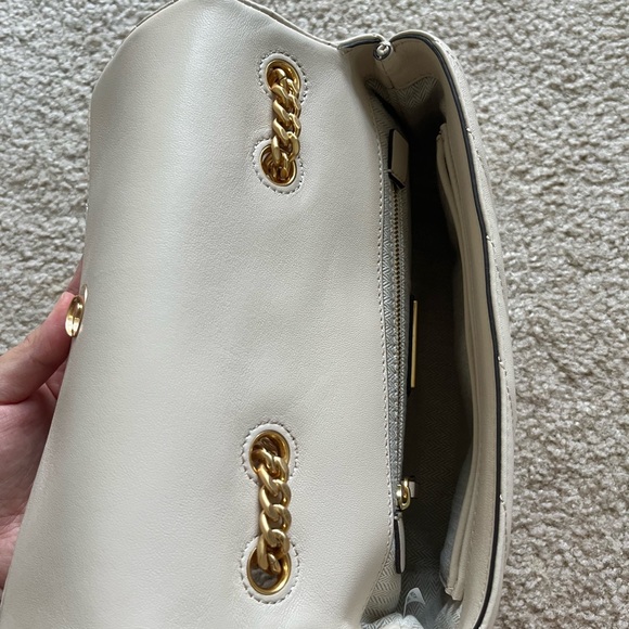 Tory Burch small Kira chevron convertible shoulder bag in cream white - Picture 11 of 16